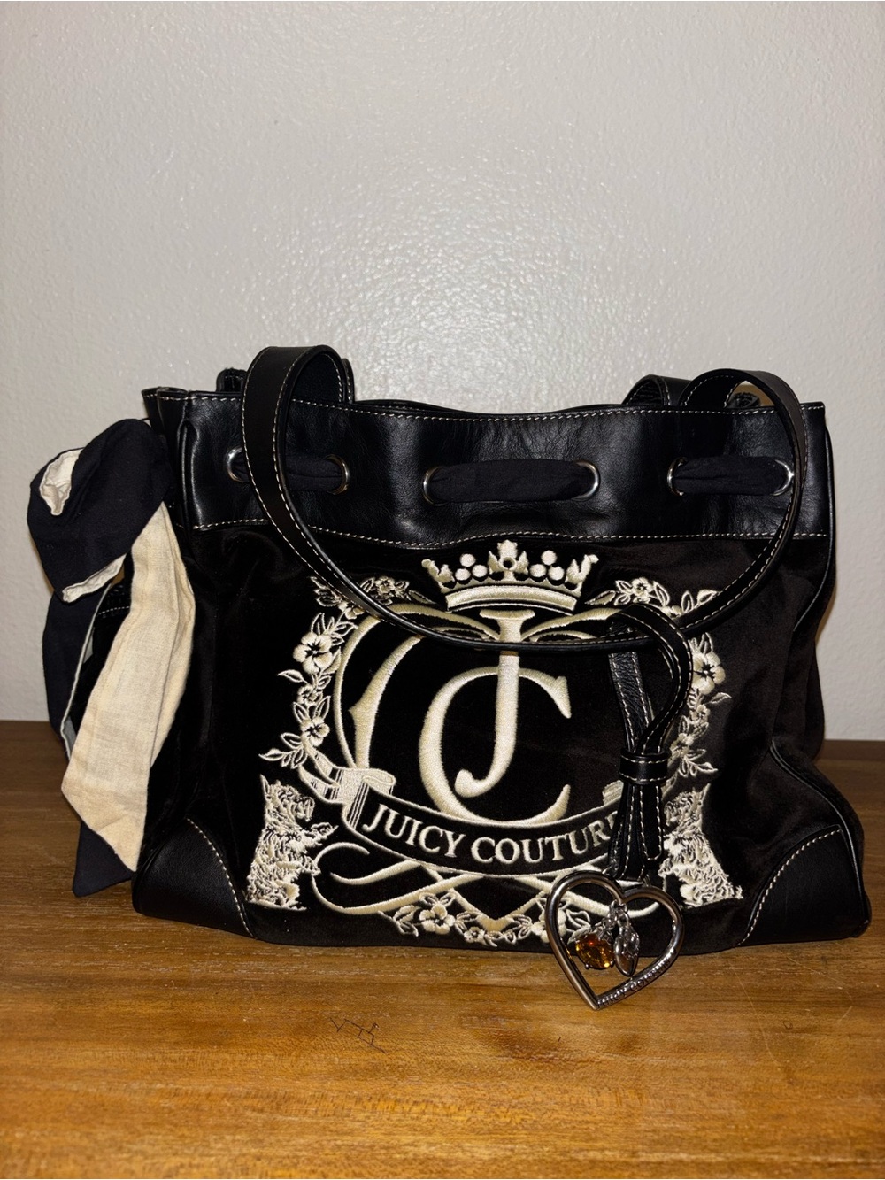 Juicy Couture Daydreamer Bag Vintage Black Velour Y2K Era Excellent Condition - Picture 3 of 11